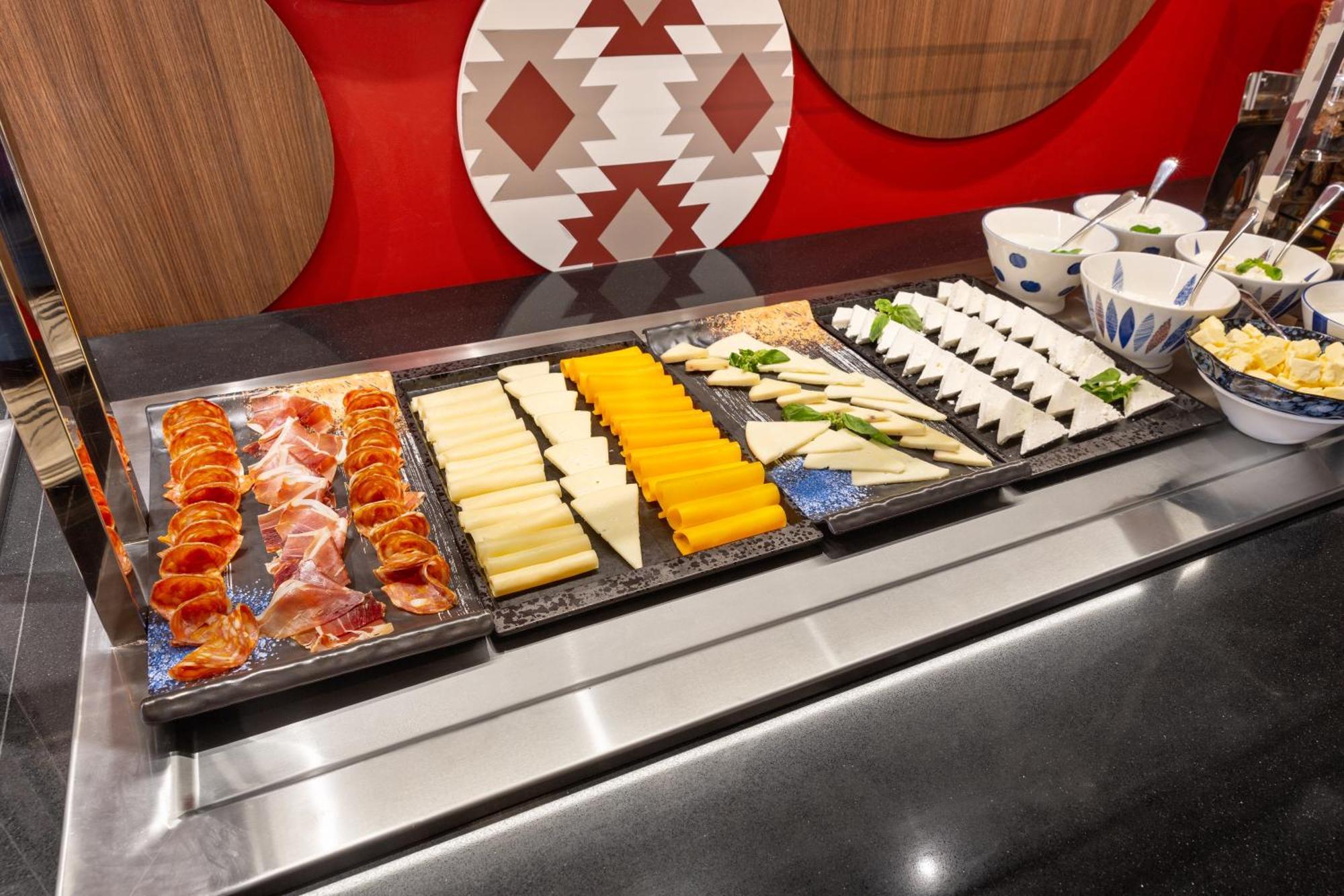 Mercure Tiranë Luaran gambar