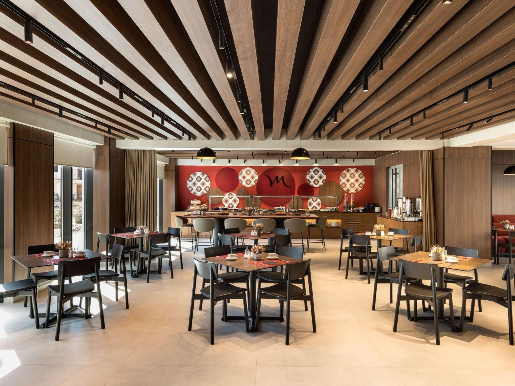 Mercure Tiranë Luaran gambar