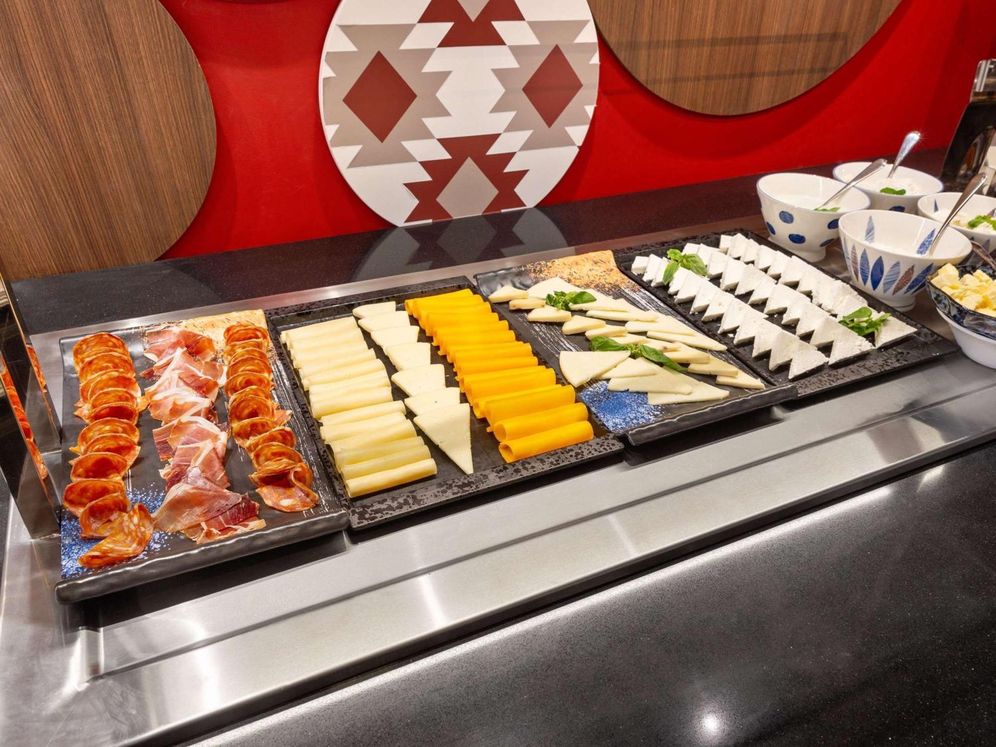 Mercure Tiranë Luaran gambar
