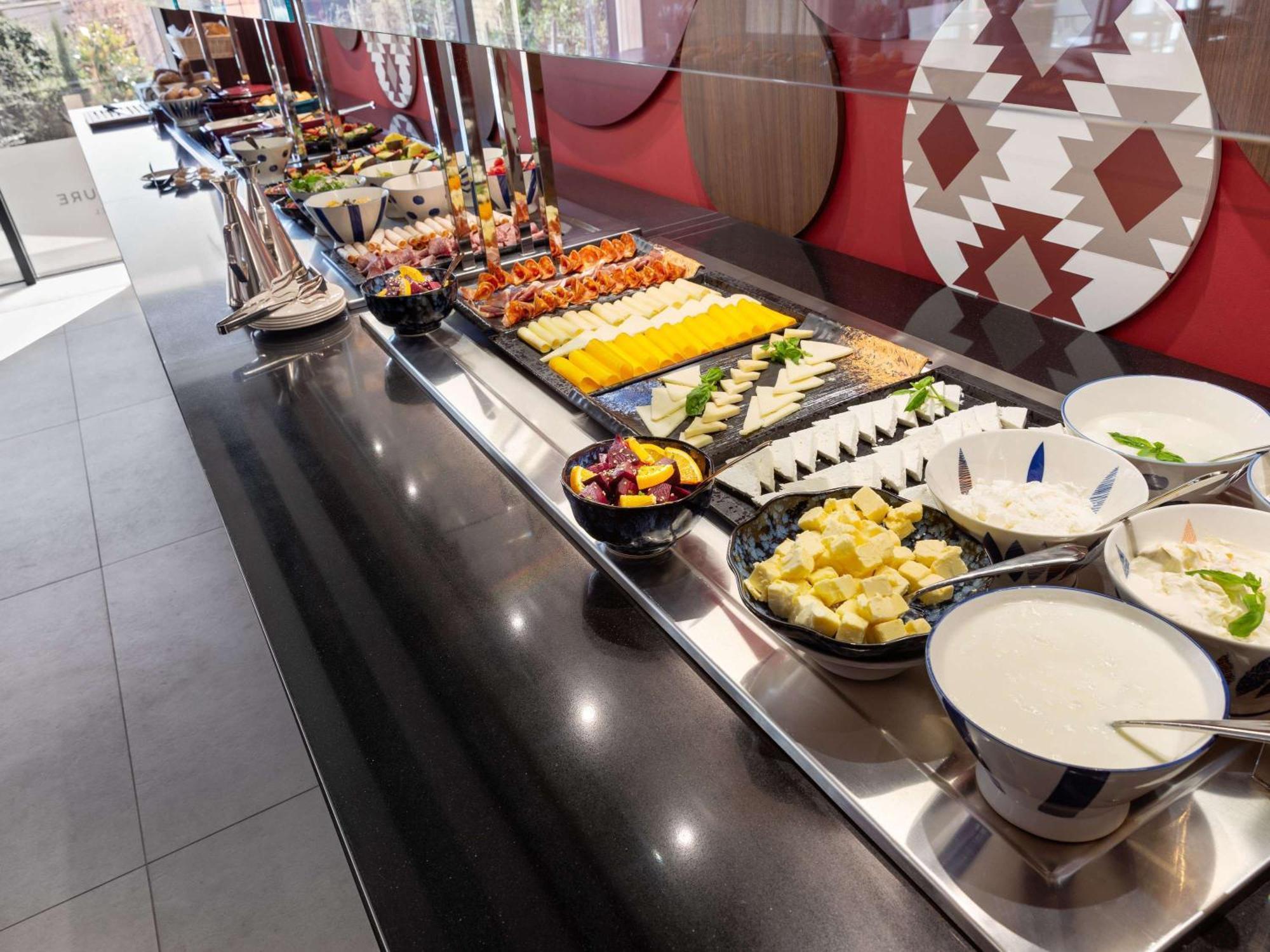 Mercure Tiranë Luaran gambar