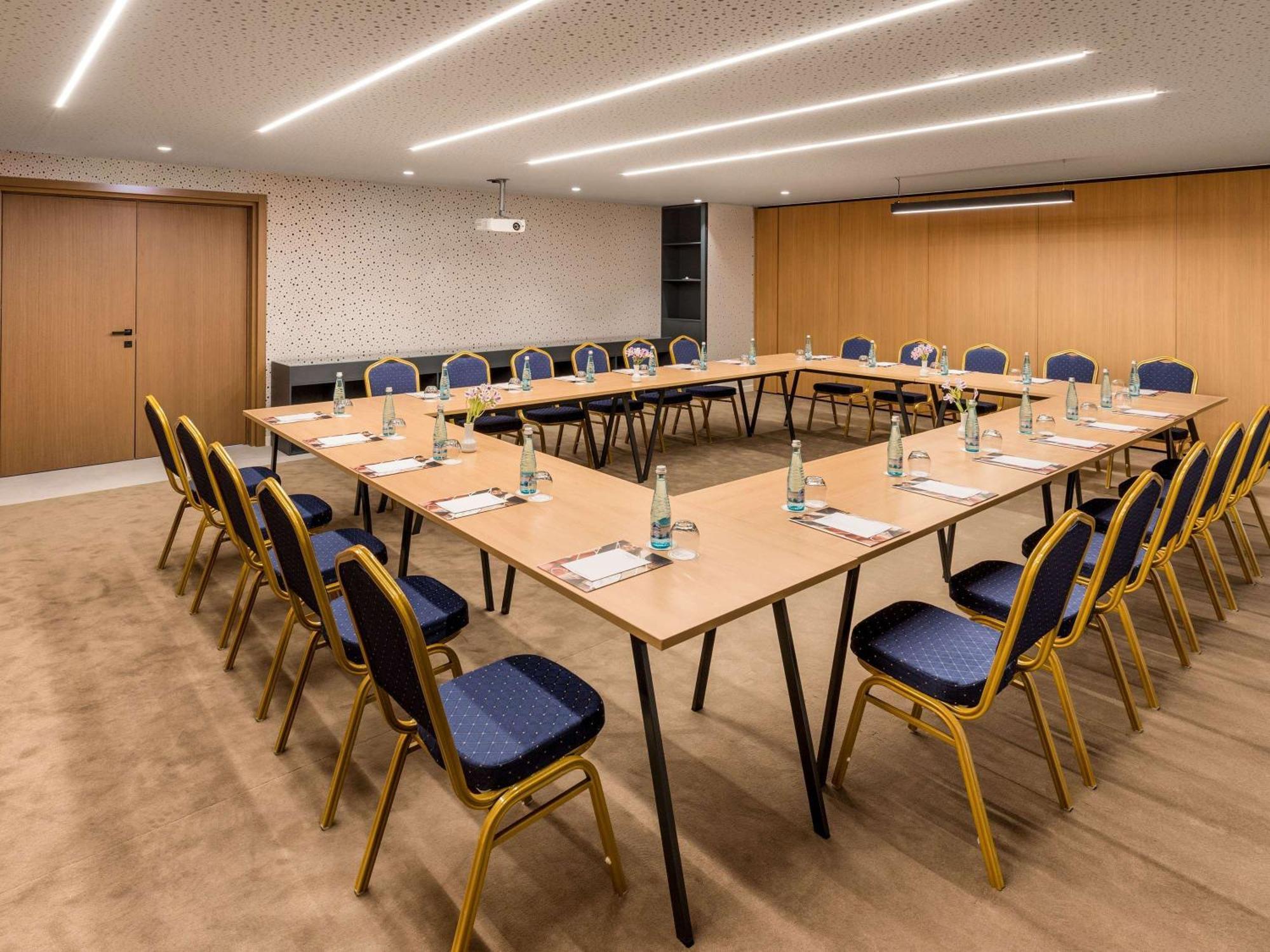 Mercure Tiranë Luaran gambar