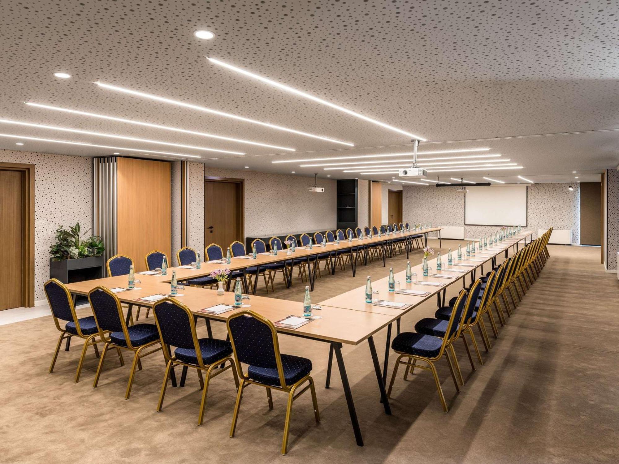 Mercure Tiranë Luaran gambar