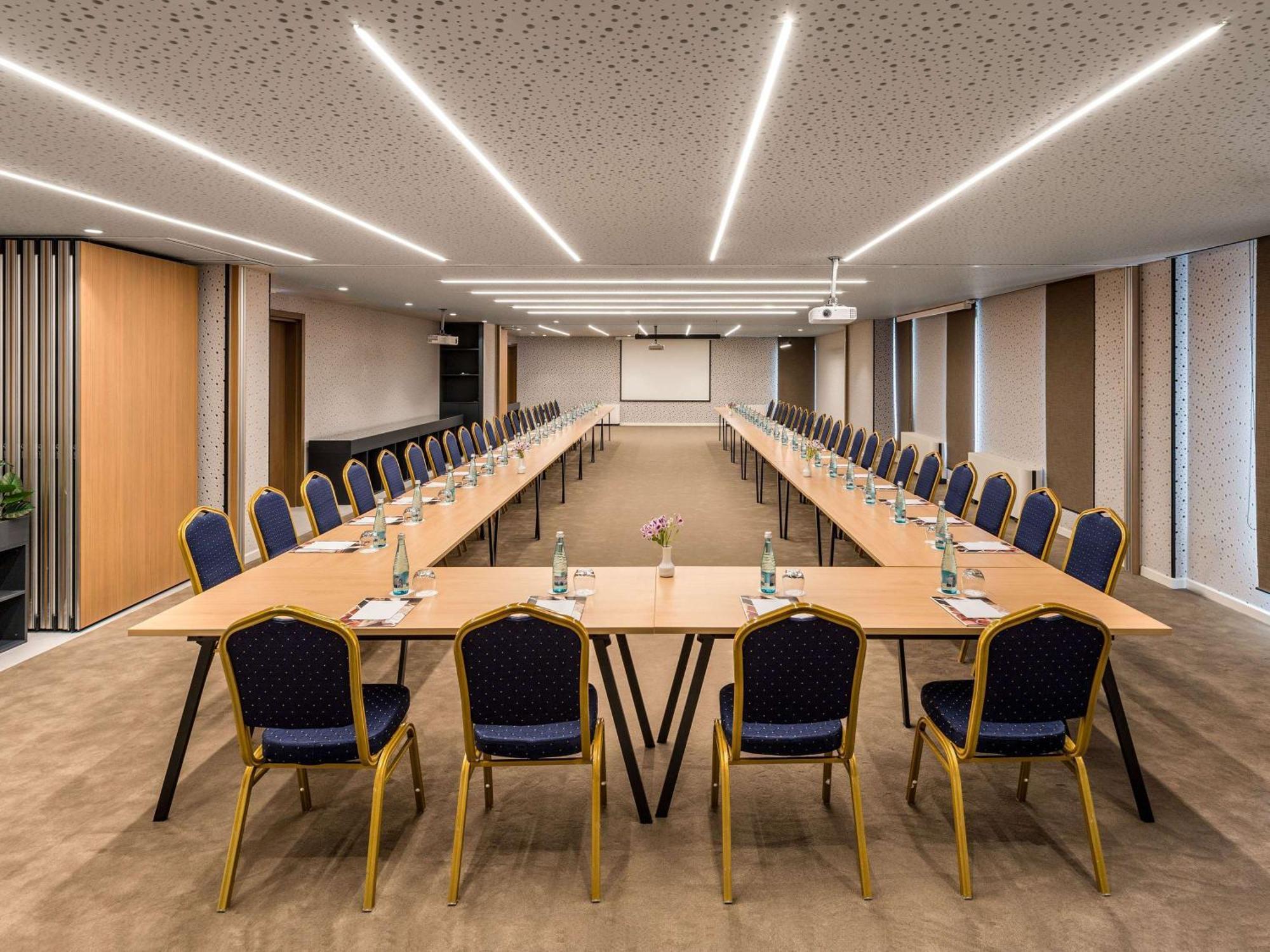 Mercure Tiranë Luaran gambar