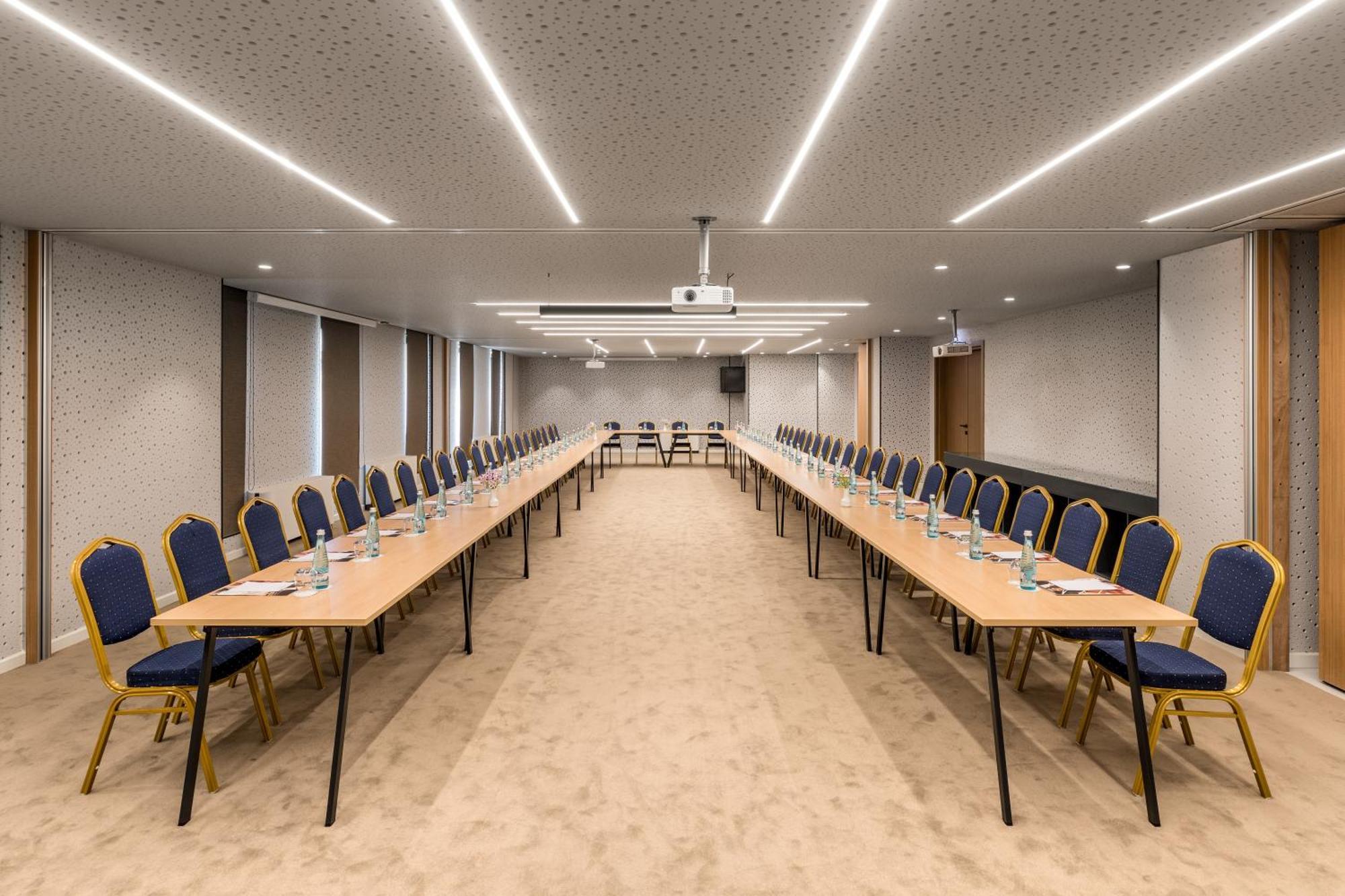 Mercure Tiranë Luaran gambar