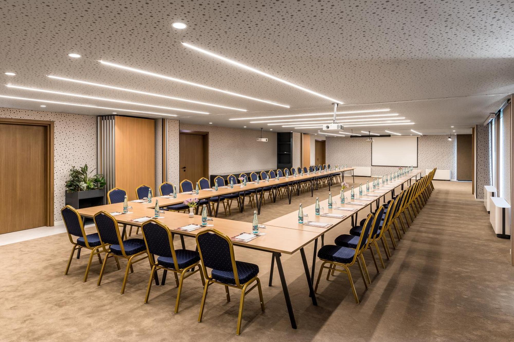 Mercure Tiranë Luaran gambar