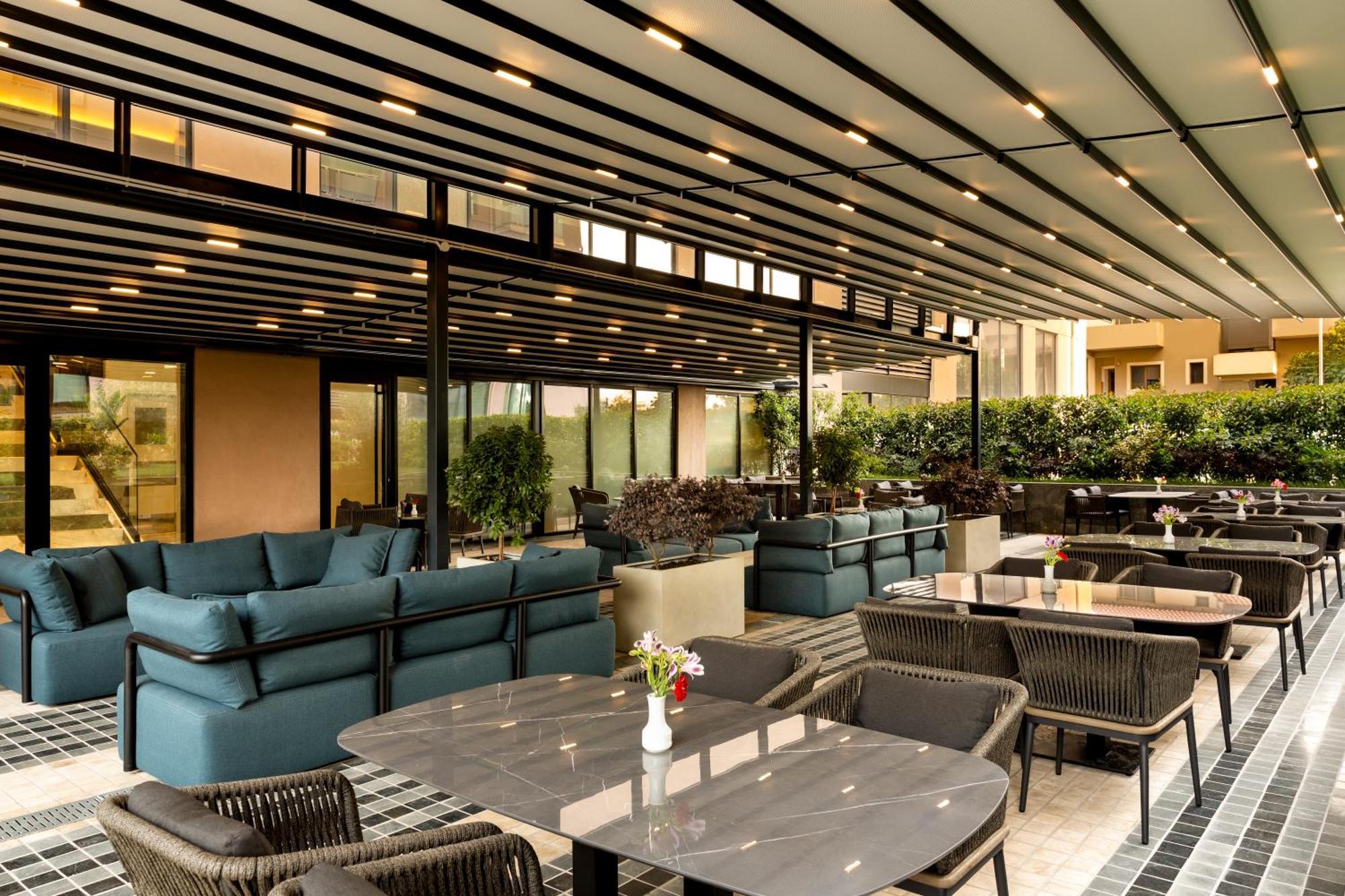 Mercure Tiranë Luaran gambar