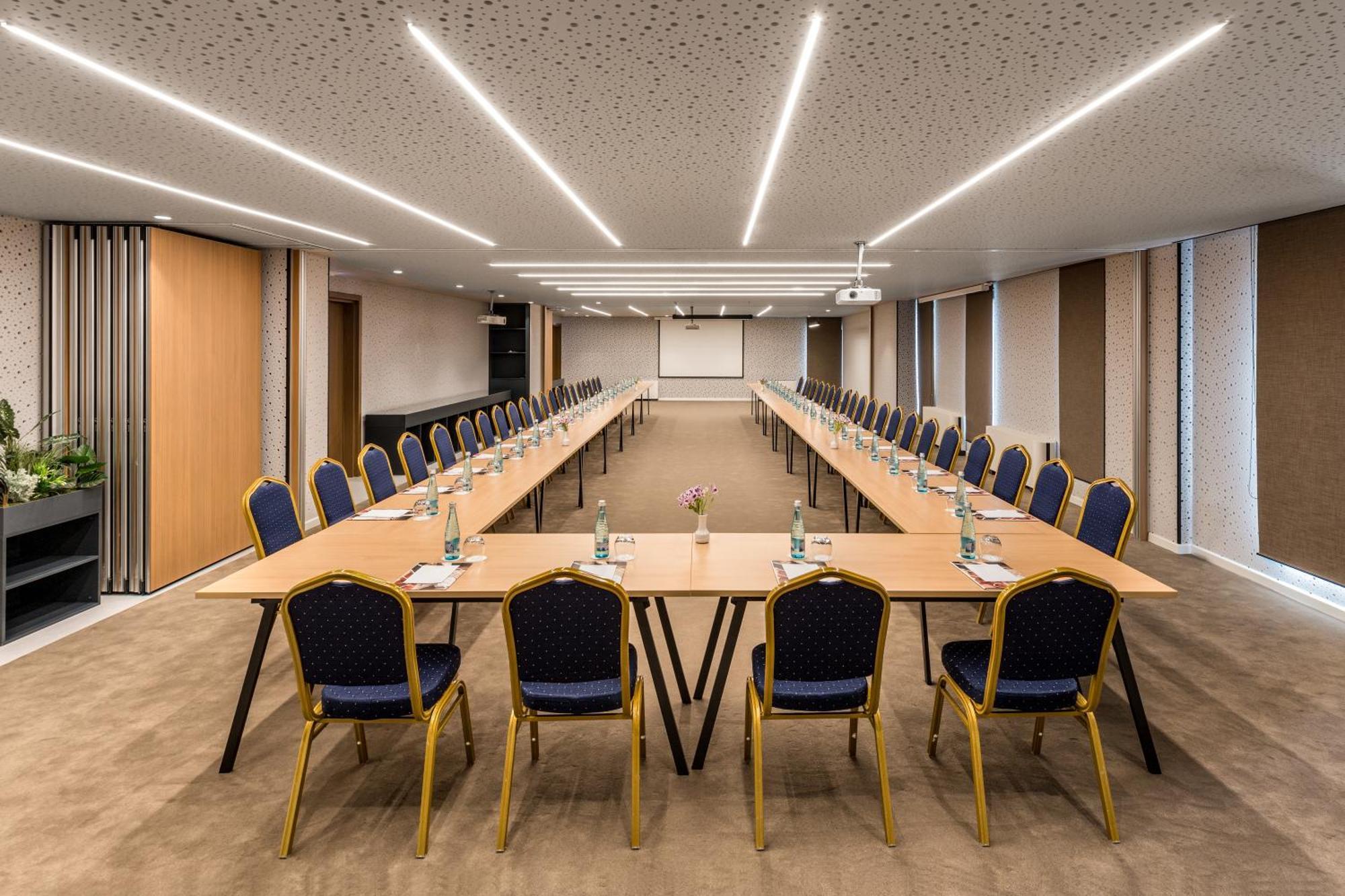Mercure Tiranë Luaran gambar